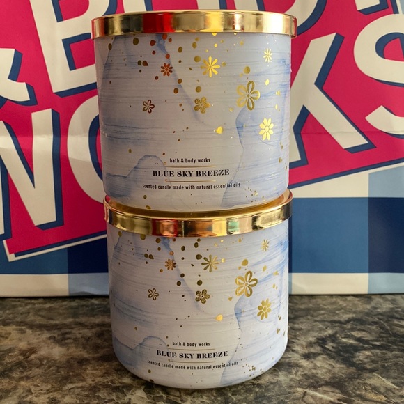 Bath & Body Works Blue sky breeze   3-Wick candles - Picture 2 of 7